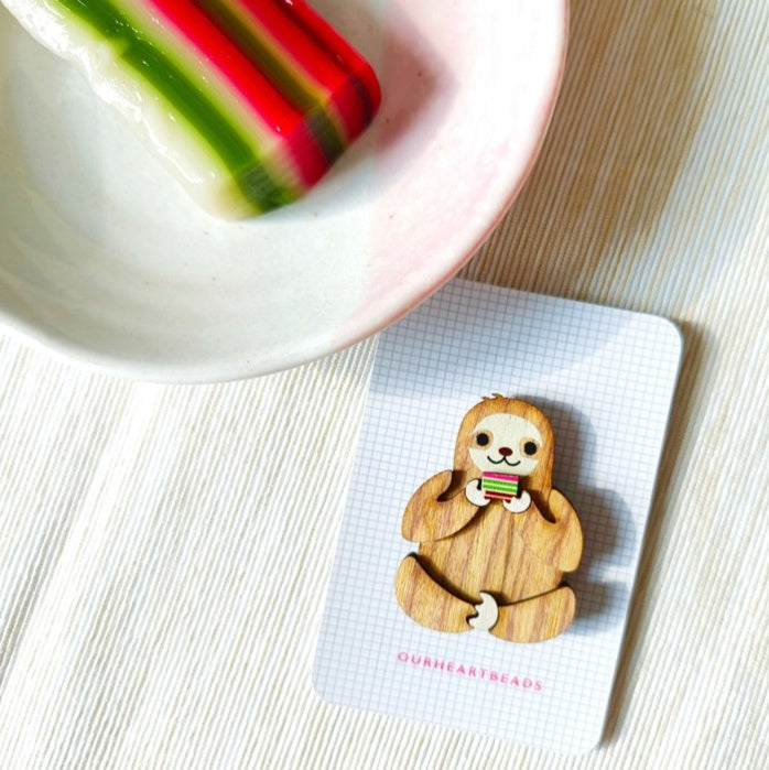 Sloth Kue Lapis Brooch