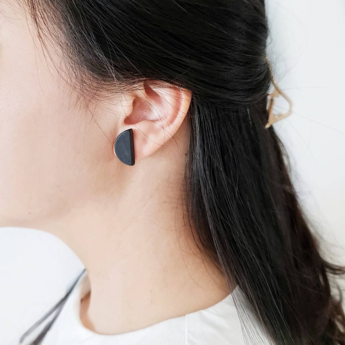 Halv Studs Black Yellow Earrings