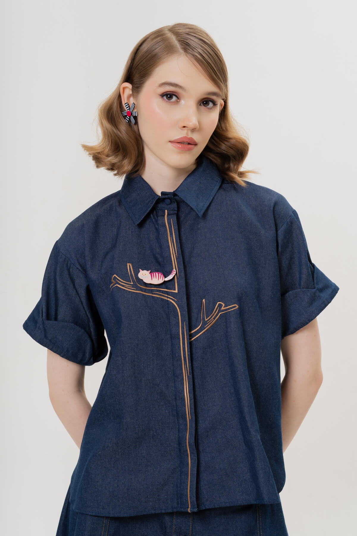 Chesira Top & Cheshire Cat Brooch (Interactive)