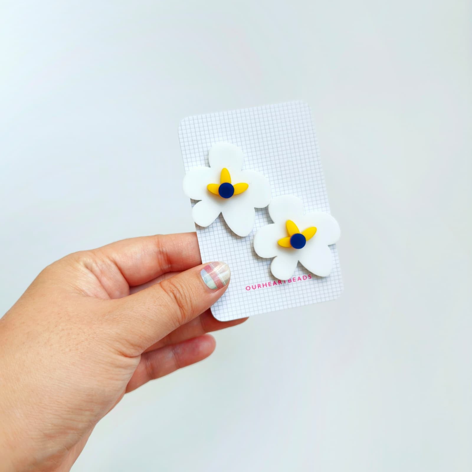 Talking White Flowers Earrings