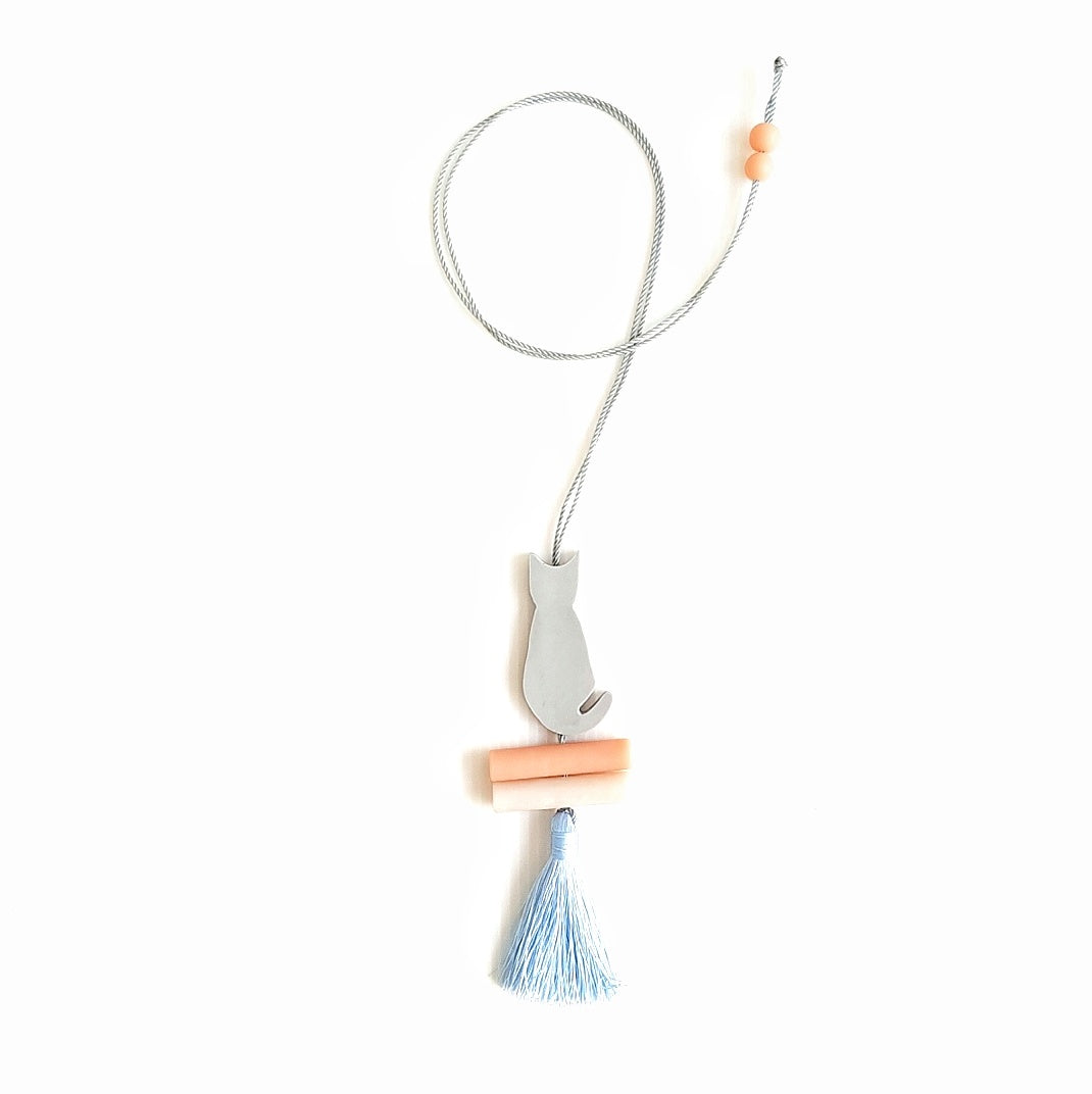 Momi Tassel