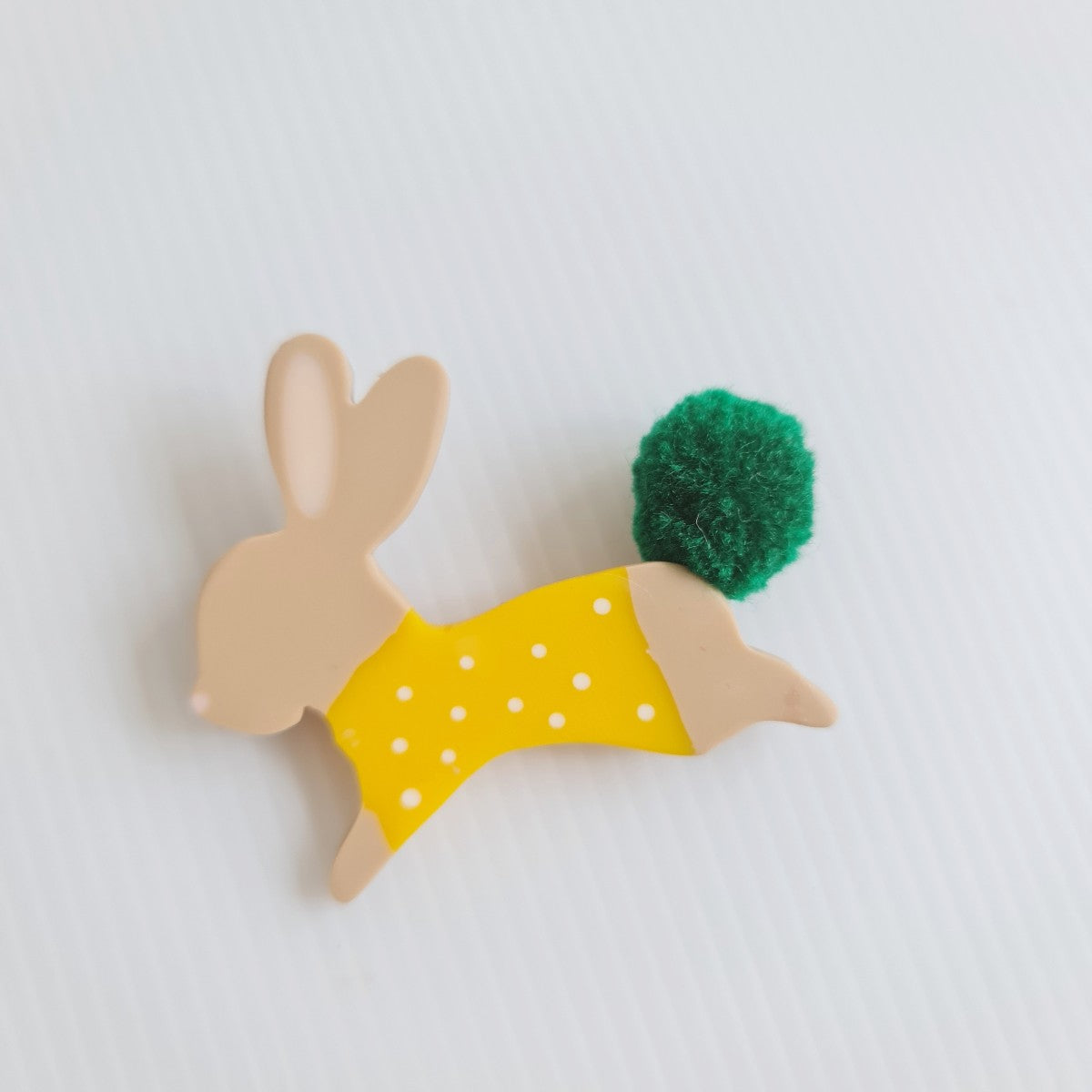 Bunny Hopping Brooch Khaki